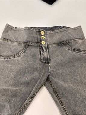 Freddy High-Rise Gray Women's Jeans with 3 Buttonz